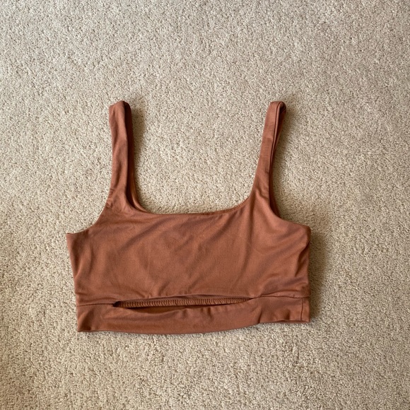 Cropped Tank Top - Picture 2 of 4
